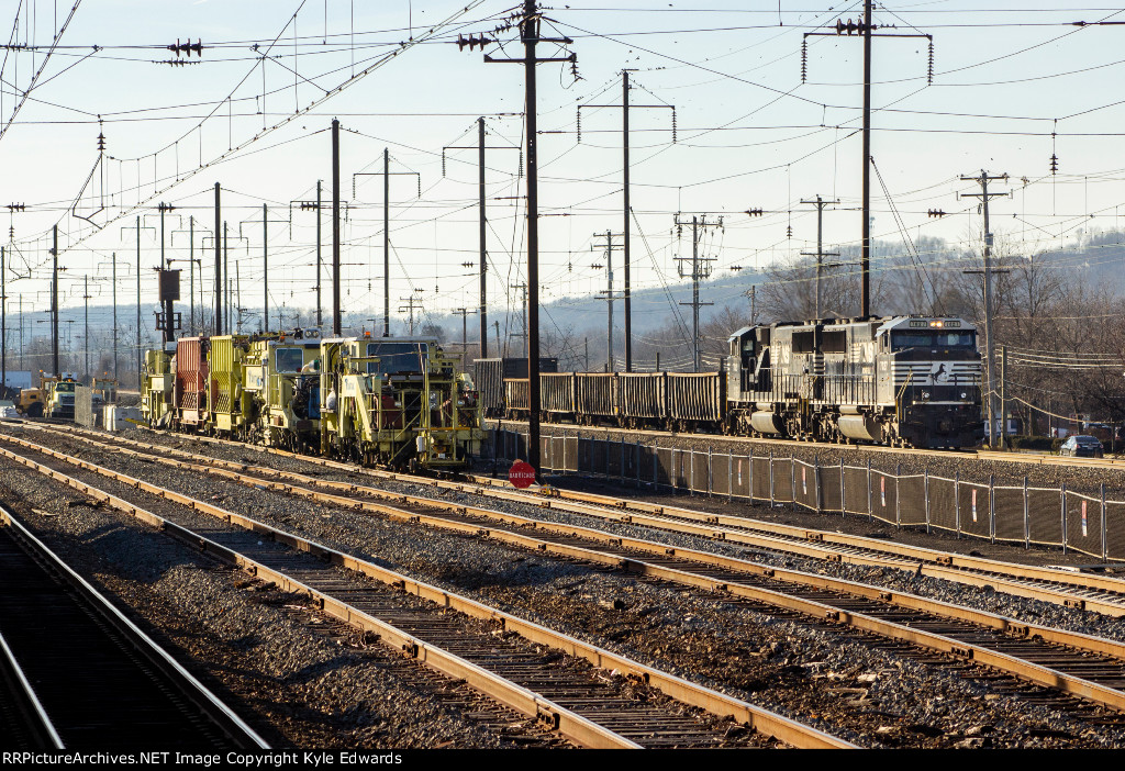 NS SD60E #7027 on H84